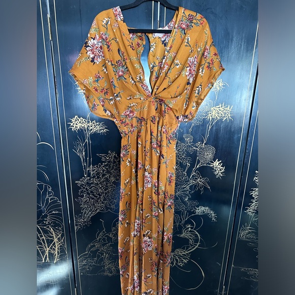 Mustard dressing with flower print - Picture 1 of 2